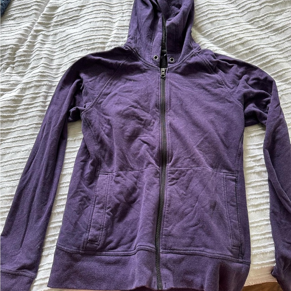 Lululemon women’s sweatshirt